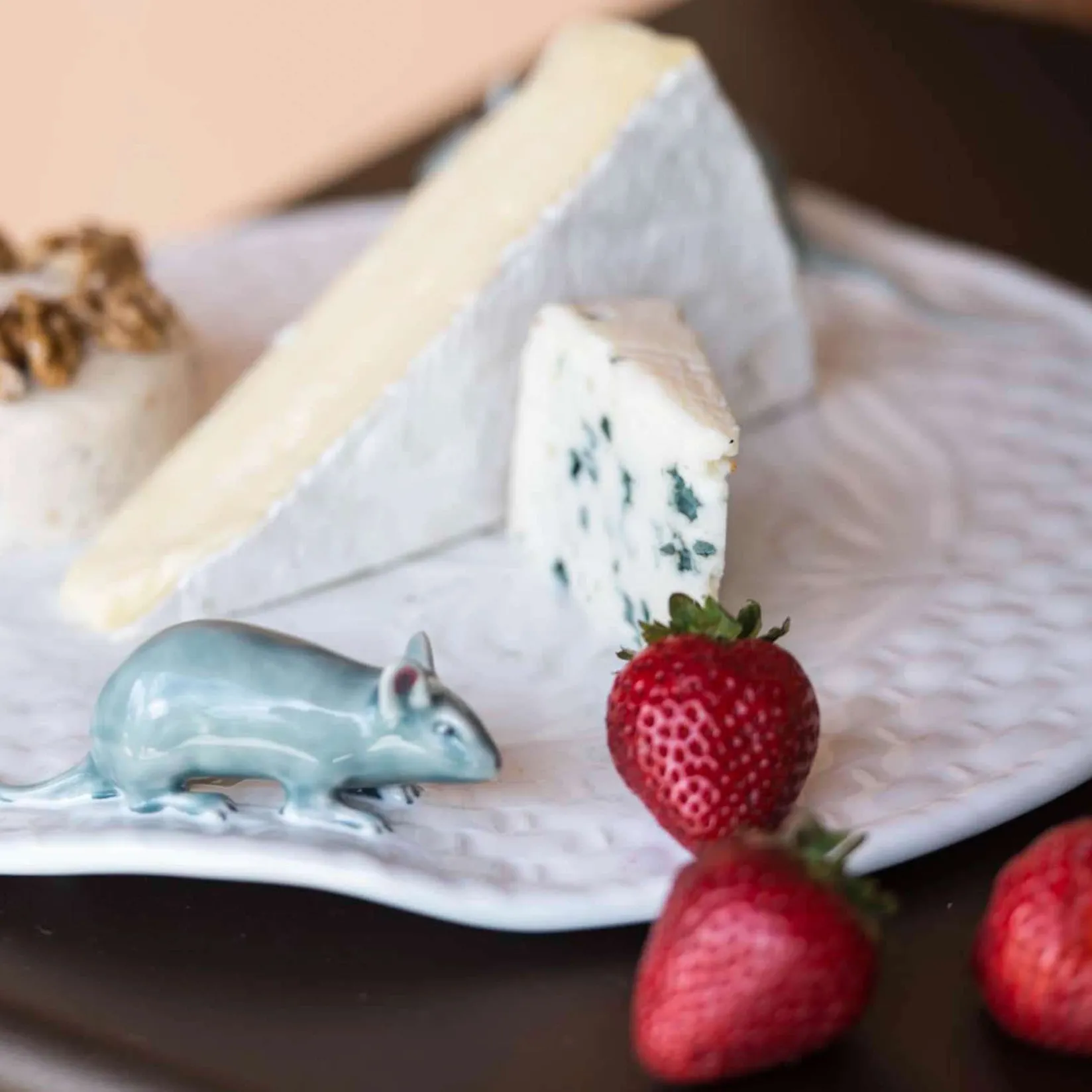 New White Earthenware Cheese Tray with Mouse Table Setting|Serveware