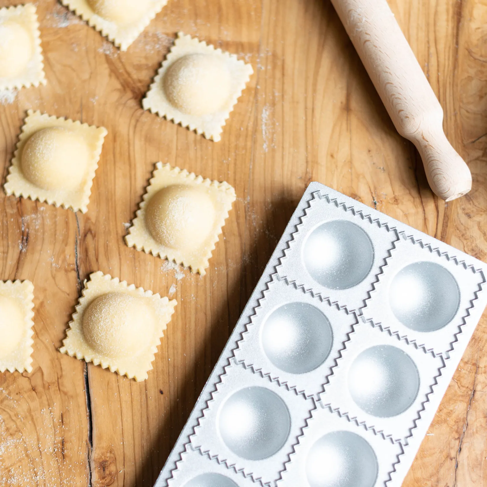 Outlet Ravioli Tray - 12 Large Round Ravioli 52mm x 52mm Italian Ingredients|Kitchen Tools & Utensils